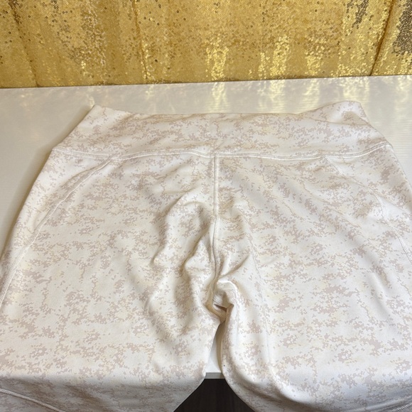 Fabletics Define High-Waisted 7/8 in soft white mini nueue camo Leggings - Picture 6 of 8